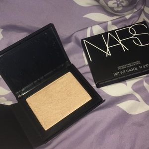 NARS highlighting powder in “fort de france”